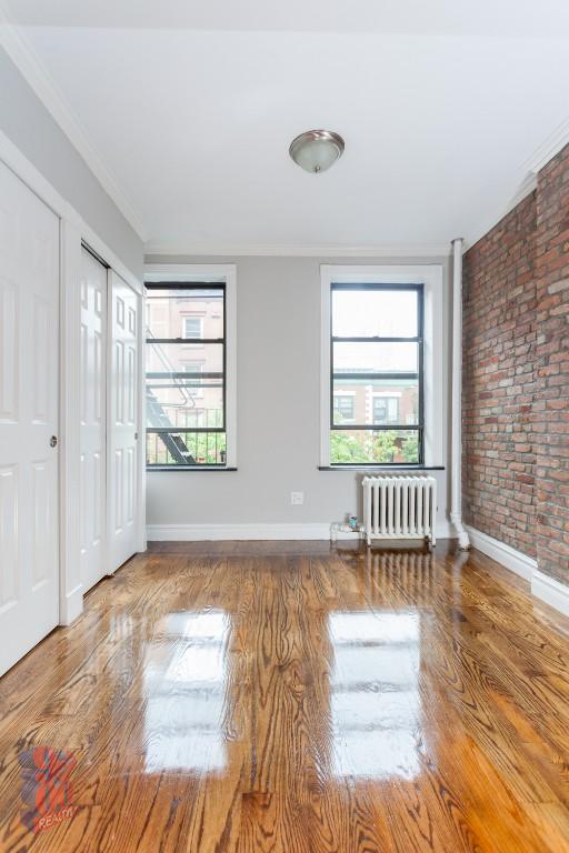 380 E 10 ST
