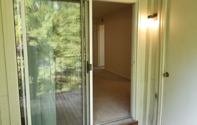 2 beds, 1 bath, $1,595