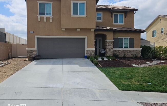 Modern 5-Bedroom Home with Solar – Great Community Living in Calimesa!