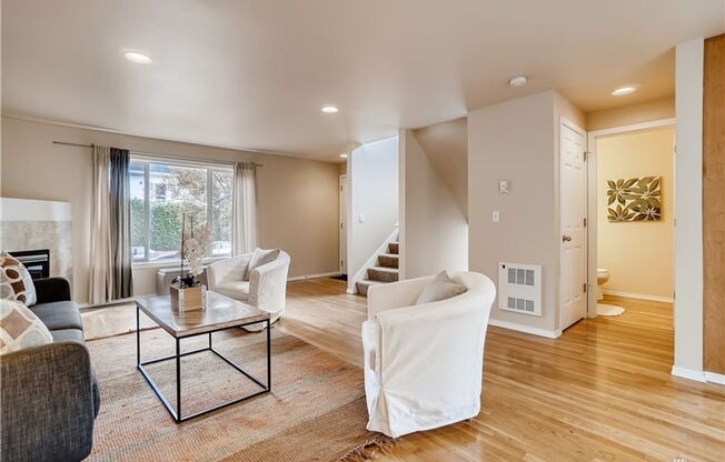 4Bd/3.25Ba Seattle Townhouse