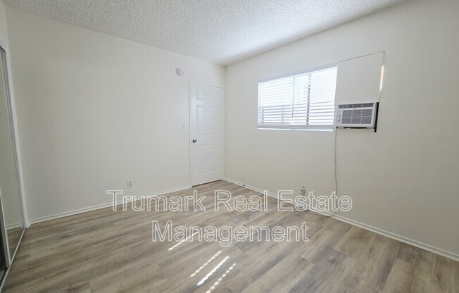 210 W TUJUNGA AVE