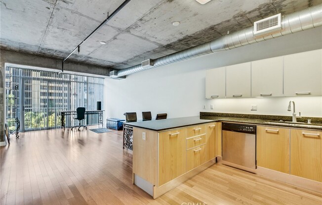 645 W 9th St