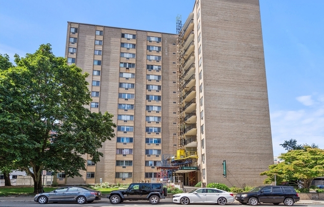 1 bed, 1 bath, 670 sqft, $2,100, Unit 6G