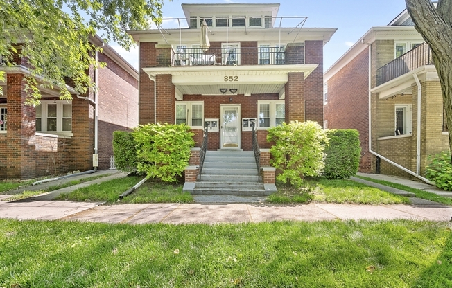852 BEACONSFIELD AVE