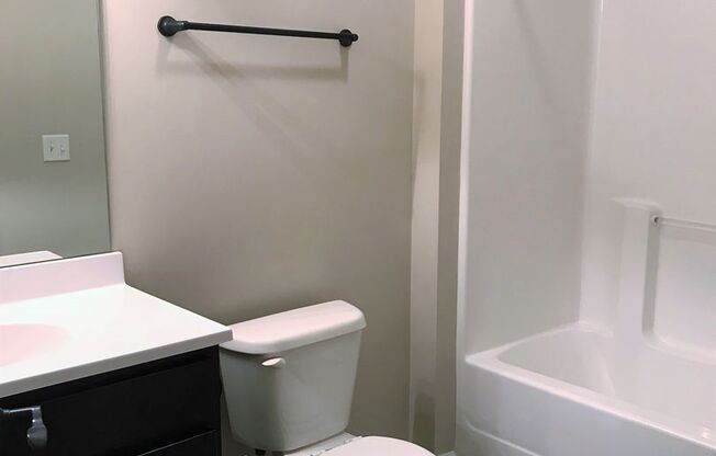 1 bed, 1 bath, 687 sqft, $775, Unit O22