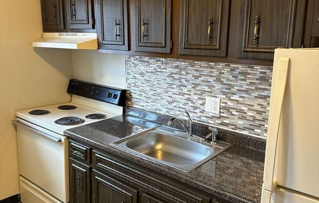 1 bed, 1 bath, 725 sqft, $1,245, Unit E10