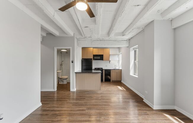 2 beds, 1 bath, 562 sqft, $2,250, Unit 702