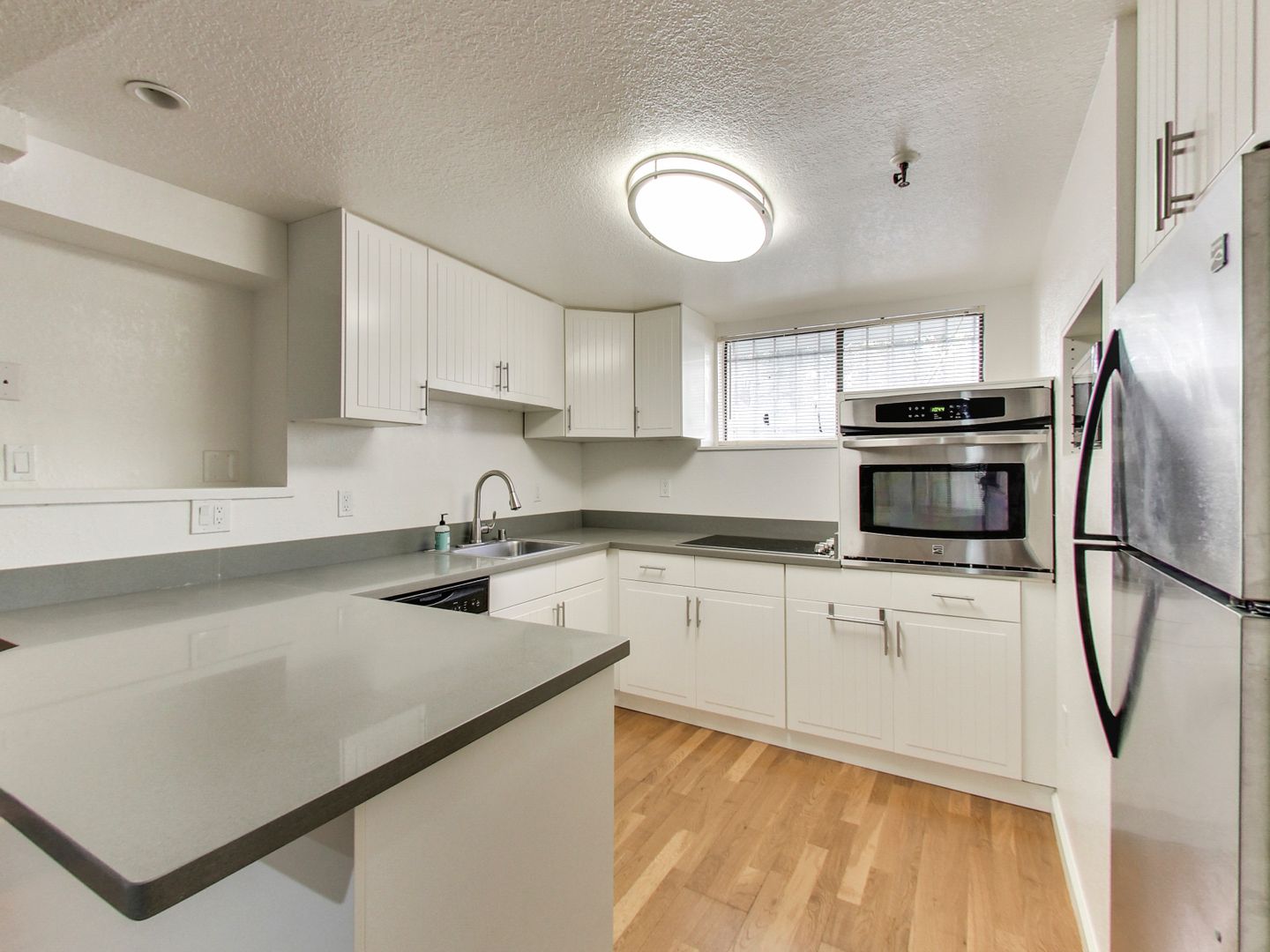 193 B HENRY ST