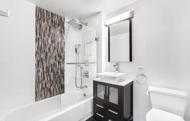 520 W 23 ST