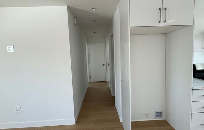 Spacious 1000 Sq. Ft. Single-Floor Back ADU in a 2-Story Duplex – Burbank