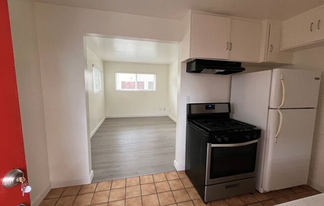 1 Bedroom on Ingraham Street blocks from the beach in Pacific Beach!