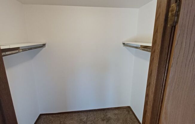 2 beds, 1 bath, $969, Unit 1015 203