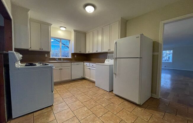 3 beds, 2 baths, $1,250