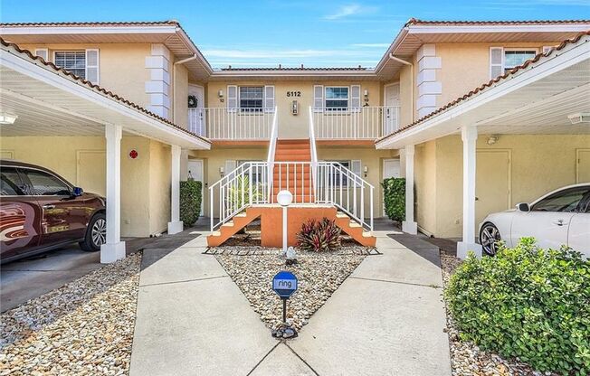 Renovated Waterfront Condo, Walkable to Downtown Cape Coral