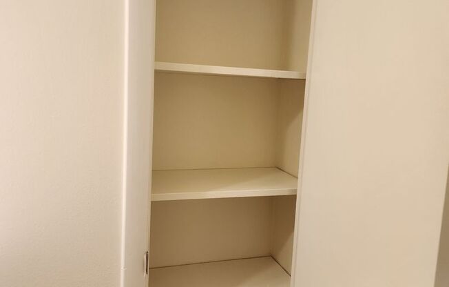 2 beds, 1 bath, 859 sqft, $1,450, Unit GL46005