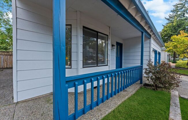 Renovated 4-bdrm, 2-bath Tualatin home—Corner lot, fenced yard, & prime location