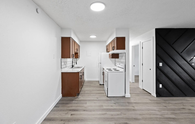 2 beds, 1 bath, $947, Unit 4210-9