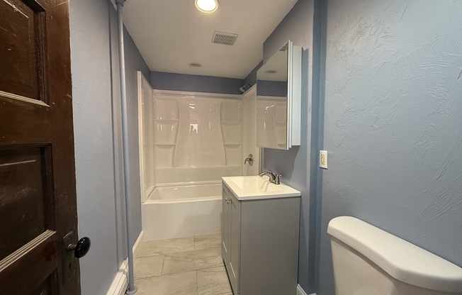 2 beds, 1 bath, 1,100 sqft, $2,200, Unit 1