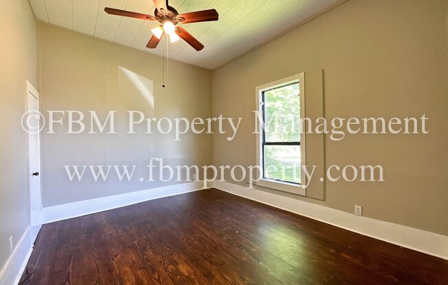 507 N. Live Oak - Charming 3 Bedroom, 1.5 Bathroom Home in Hubbard, TX!