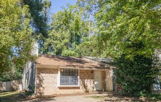 Renovated 2-Bedroom 2-Bathroom Townhome w/ Fenced in Backyard