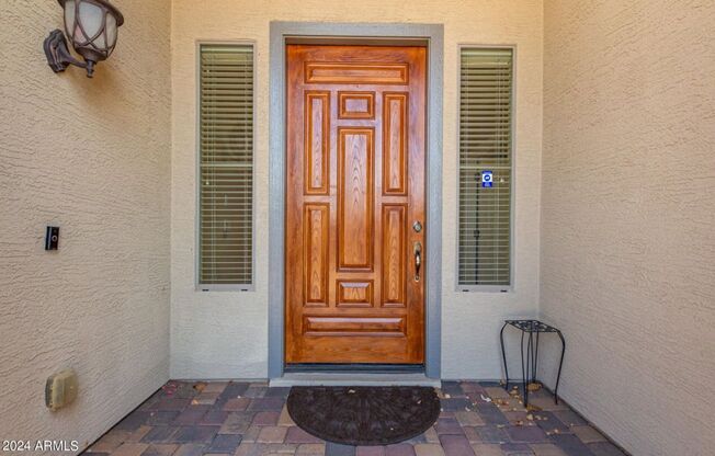 Beautiful 4 bedroom home in Glendale!! 3 car garage and RV Gate!
