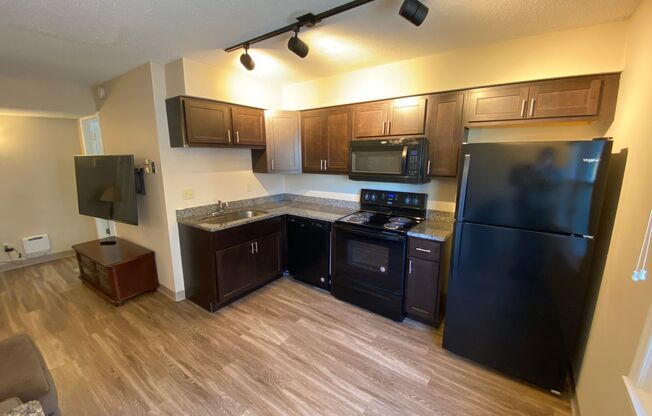 2 beds, 1 bath, 705 sqft, $1,290