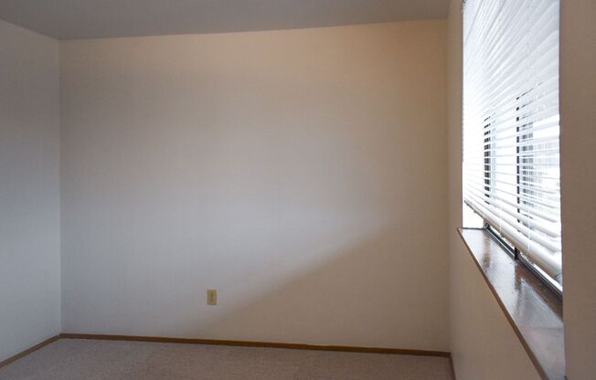 2 beds, 1 bath, 749 sqft, $1,175, Unit 231-10