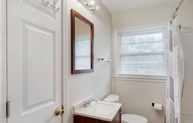 3 beds, 1 bath, 1,292 sqft, $1,900, Unit Barton Place- 45