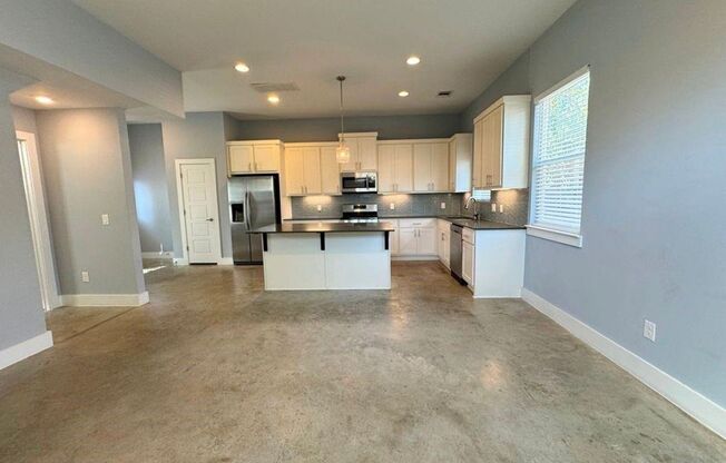 Great, modern 2 bedroom 2.5 bath available in South Austin!