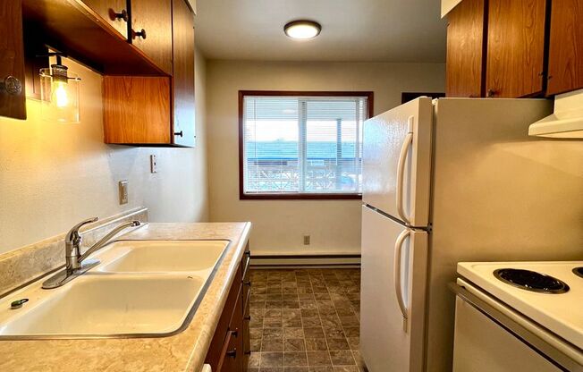 1 bed, 1 bath, 600 sqft, $960, Unit J-1