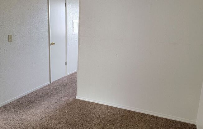 Studio, 1 bath, 450 sqft, $1,110, Unit 176