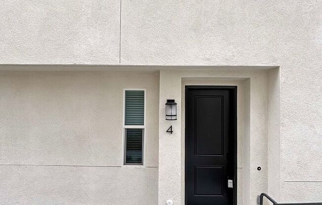 Spacious 3‑Bedroom, 3‑Bathroom Townhome in Chula Vista