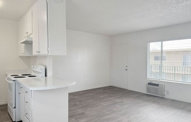 1 bed, 1 bath, 725 sqft, $1,745, Unit 28