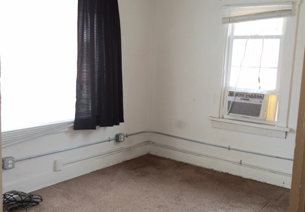 3 beds, 1 bath, $2,345, Unit Apt. B