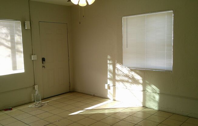 1 bed, 1 bath, 625 sqft, $1,100, Unit #4