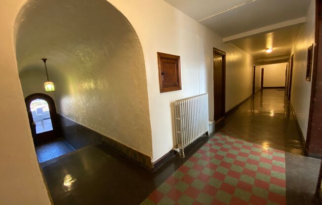 Studio, 1 bath, 400 sqft, $825, Unit 111