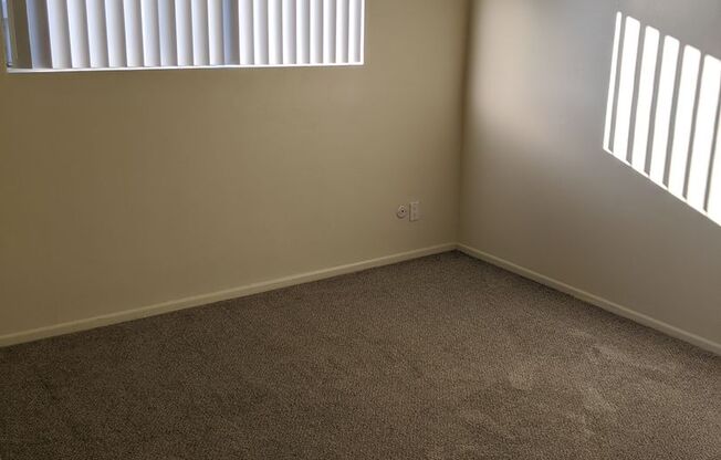 2 beds, 1 bath, 912 sqft, $2,243, Unit 127