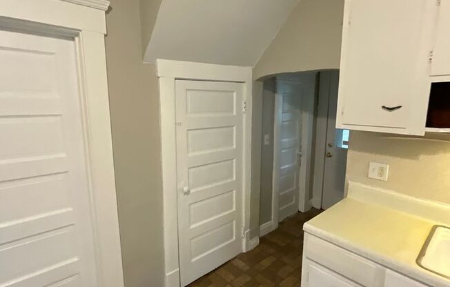 2 beds, 1 bath, $950