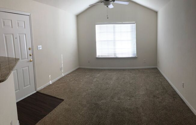 2 beds, 1 bath, 800 sqft, $959