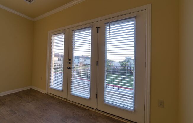 Town Centre Condo close to Dell and Shopping!!