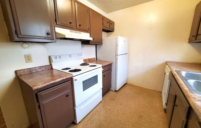 2 beds, 1 bath, 878 sqft, $675, Unit Manya Point #205 - RTS - ** MOVE-IN Special**  1/2 off 1st month rent!