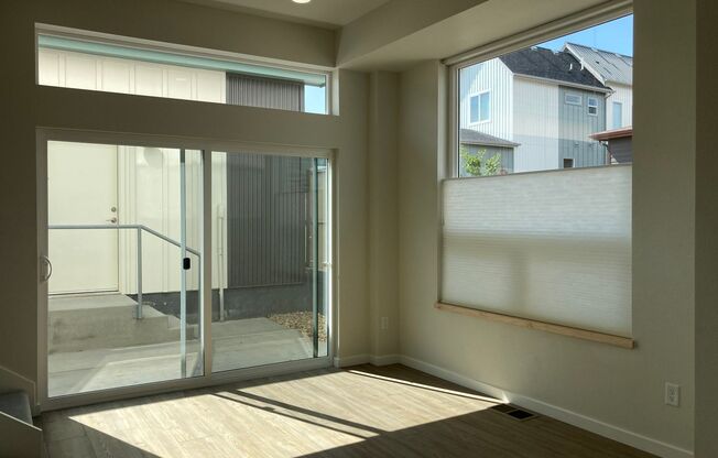 Modern 3br, 3.5ba, Finished Basement, 2 Suites!