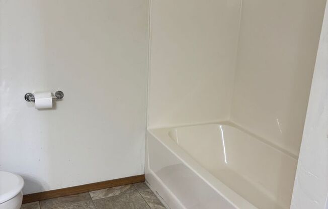 1 bed, 1 bath, $1,025, Unit 2401-05