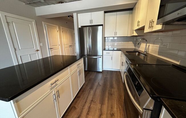 1 bed, 1 bath, 681 sqft, $2,600, Unit 952-709