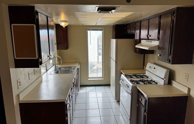 2 beds, 1 bath, $900, Unit # 112