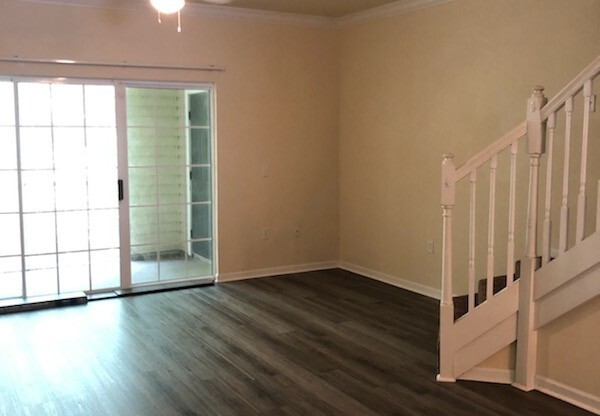 2/2.5 Town Home in Magnolia Place - Available mid-August!
