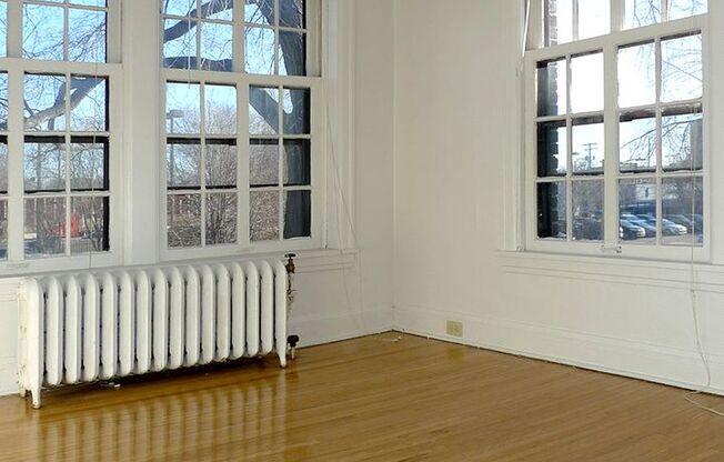 2 beds, 1 bath, 860 sqft, $1,305, Unit 24 - 212