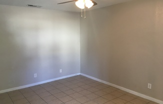 2 beds, 1 bath, 900 sqft, $1,095, Unit 5213