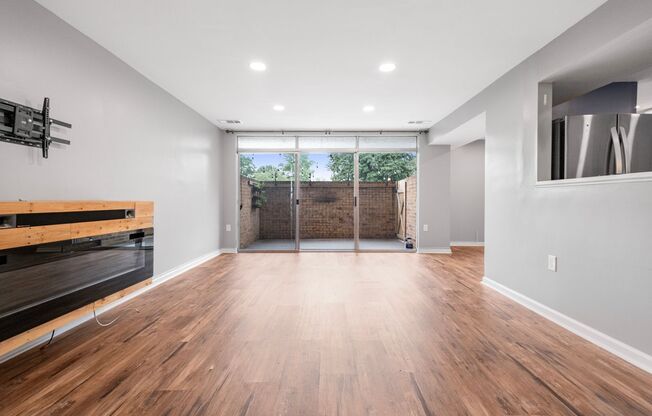 Charming 2 BR/2 BA Condo in Montgomery Village!