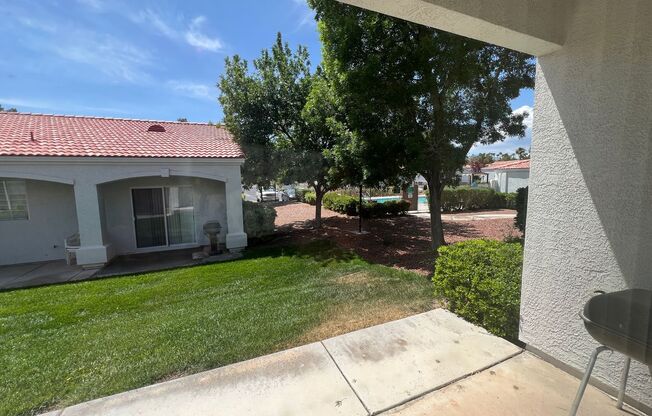 One-Level Townhouse off of Tropicana/Durango